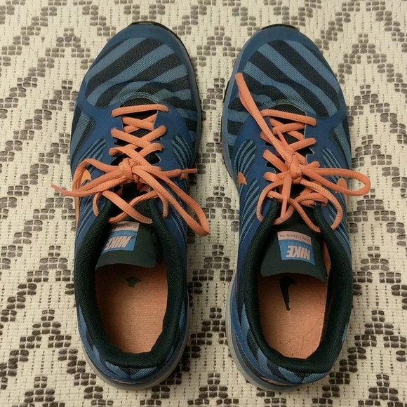 Nike Shoes - Nike Tennis Shoes